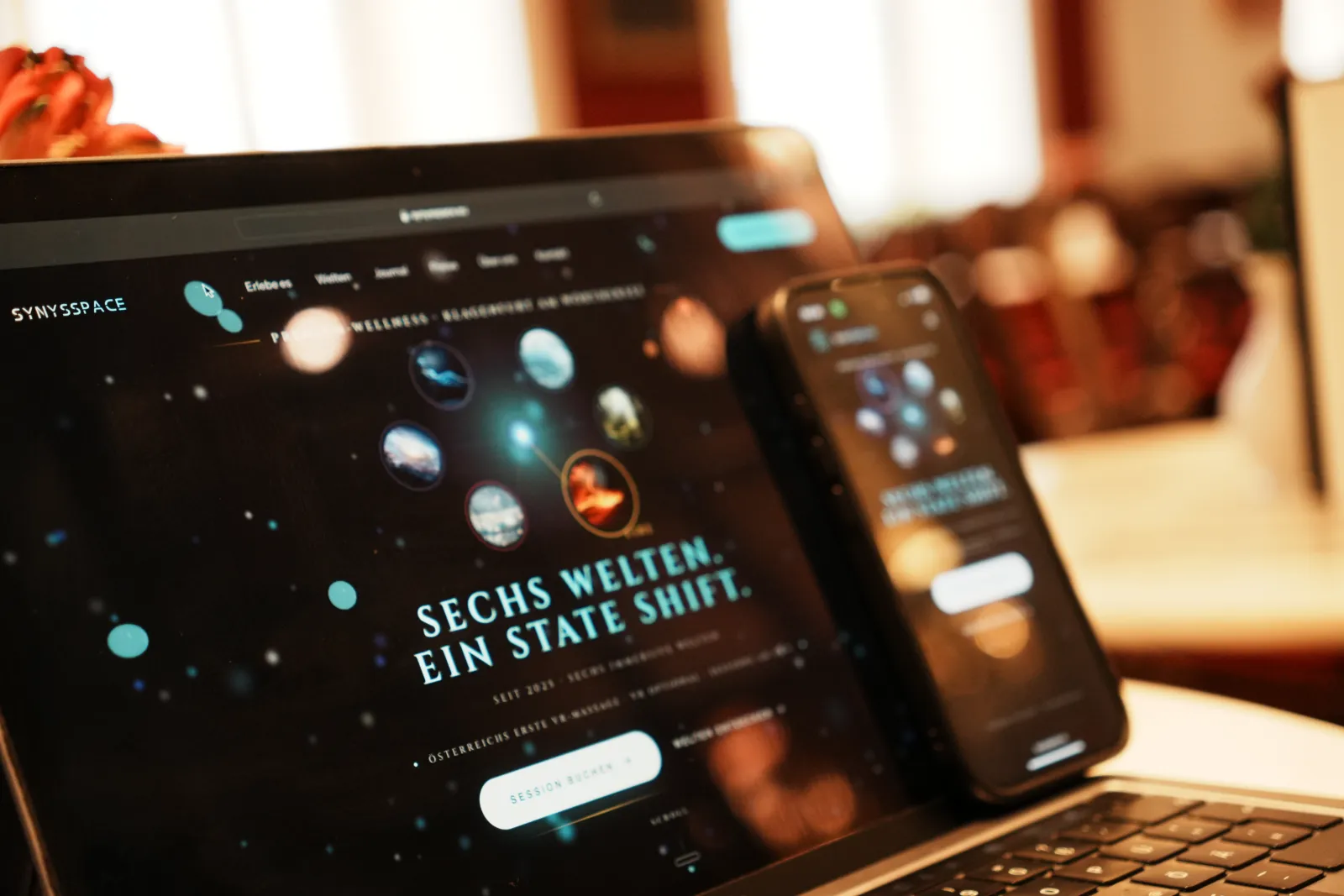 SYNYSSPACE auf dem Tablet, sechs Welten